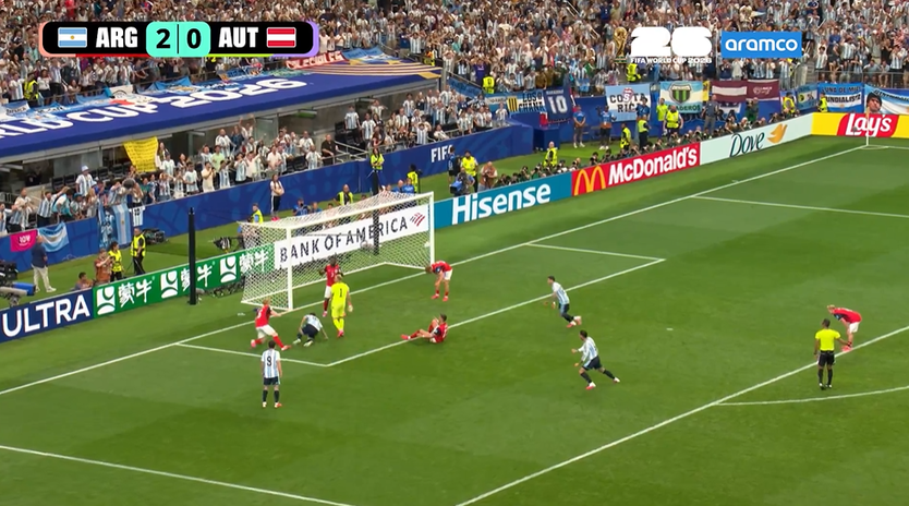 Messi lập kỷ lục World Cup, Argentina sớm giành vé vào vòng knock-out - Ảnh 8.