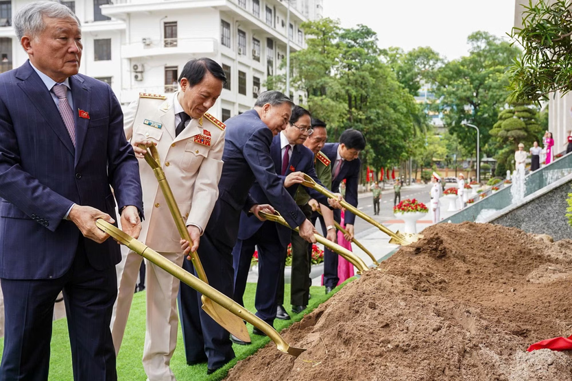 Tổng Bí thư, Chủ tịch nước Tô Lâm dự Lễ kỷ niệm 80 năm Ngày truyền thống Học viện An ninh nhân dân- Ảnh 6.