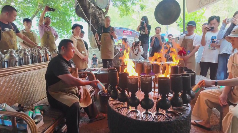 Cà phê rang bằng đèn khò gây sốt ở Trung Quốc - Ảnh 4.