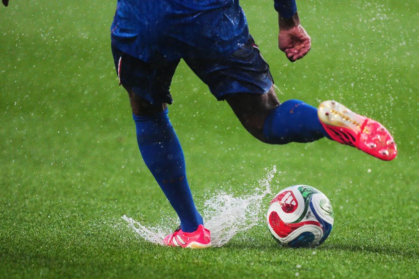 Mbappé lập cú đúp trong trận thứ 100, đưa Pháp vào vòng 1/16 - Ảnh 7.