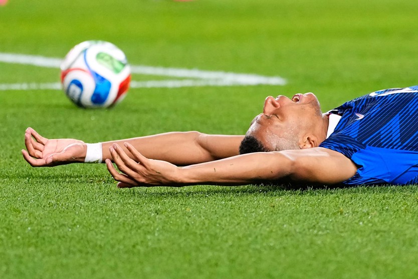 Mbappé lập cú đúp trong trận thứ 100, đưa Pháp vào vòng 1/16 - Ảnh 4.
