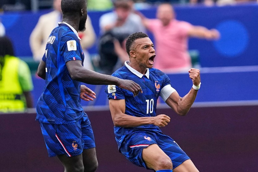 Mbappé lập cú đúp trong trận thứ 100, đưa Pháp vào vòng 1/16 - Ảnh 3.