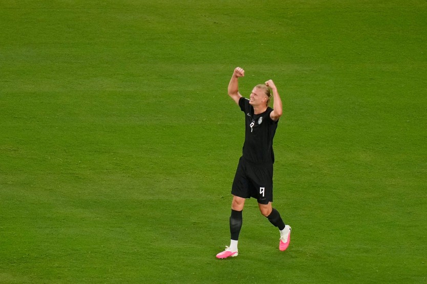 Haaland áp sát Messi và Mbappé, Na Uy chính thức đi tiếp - Ảnh 12.