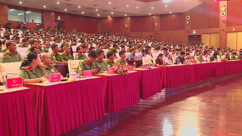 Sân khấu hóa quy trình xử lí tình huống thực tế tại Hội thi Lực lượng tham gia bảo vệ an ninh, trật tự ở cơ sở giỏi TP. Hồ Chí Minh - Ảnh 2.