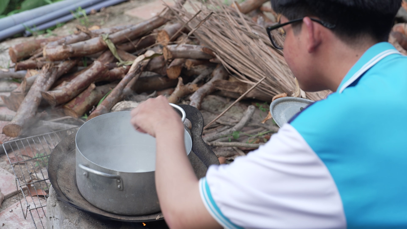 Mái ấm gia đình Việt: Uống nước cầm hơi, Hữu Trí nỗ lực học hành, đạt giải quốc gia - Ảnh 2.