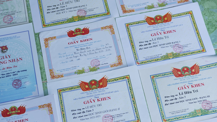 Mái ấm gia đình Việt: Uống nước cầm hơi, Hữu Trí nỗ lực học hành, đạt giải quốc gia - Ảnh 15.