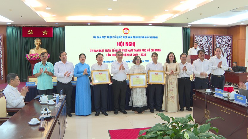 Ủy ban MTTQ Việt Nam TP. Hồ Chí Minh sơ kết công tác 6 tháng đầu năm, triển khai nhiệm vụ 6 tháng cuối năm - Ảnh 3.