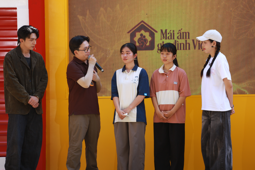 Mái ấm gia đình Việt: Cha qua đời, chị gái gác giấc mơ đại học, nuôi em đến trường - Ảnh 13.