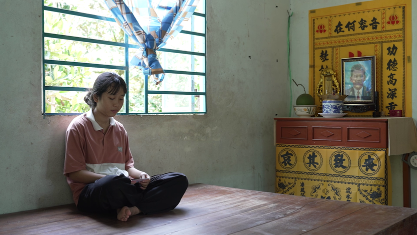 Mái ấm gia đình Việt: Cha qua đời, chị gái gác giấc mơ đại học, nuôi em đến trường - Ảnh 10.