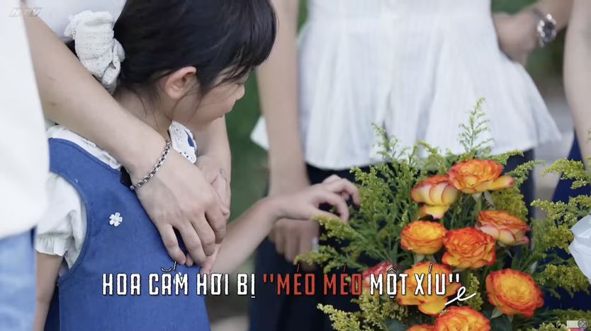 Khi các ông bố "Mẹ vắng nhà, ba là siêu nhân 2026" toát mồ hôi vì gu cắm hoa của vợ - Ảnh 7.