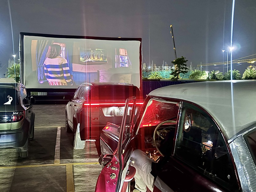 NewZround: Rạp chiếu phim ngoài trời đầu tiên kiểu Drive-in Cinema xuất hiện tại Việt Nam- Ảnh 4.
