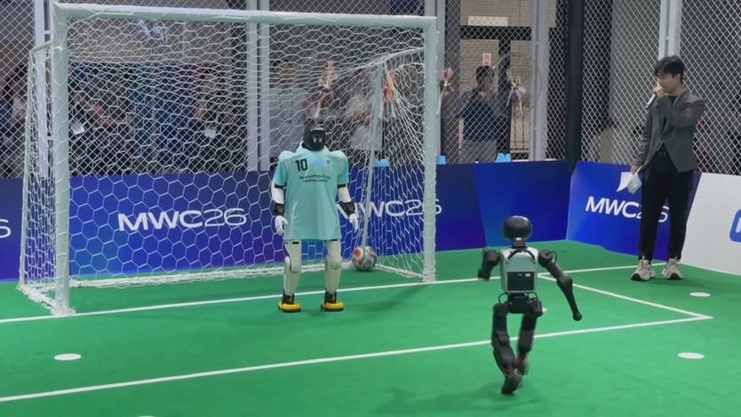 Trung Quốc: Robot tham gia cuộc thi đá phạt đền - Ảnh 2.