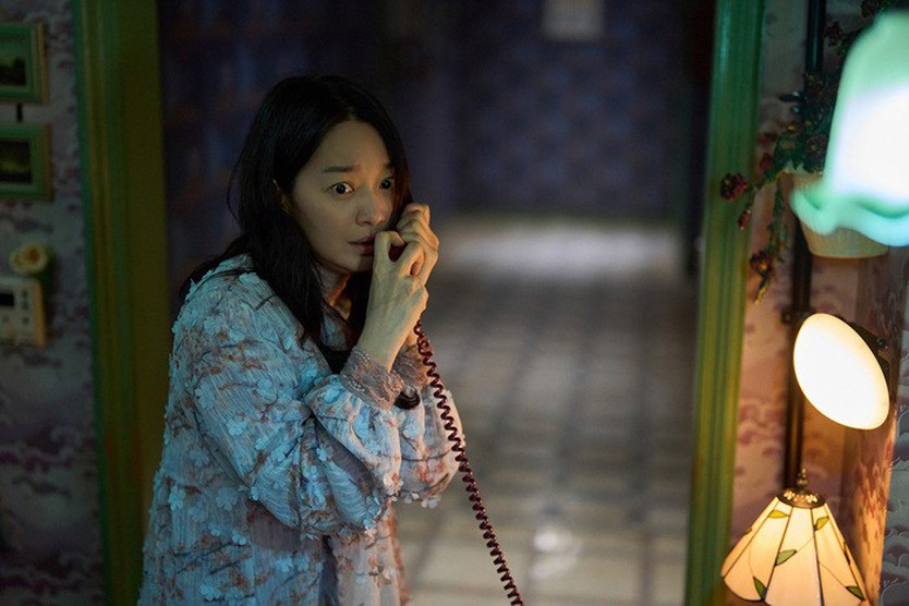 Shin Min-ah gây ấn tượng trong phim giật gân "The Eyes" - Ảnh 3.