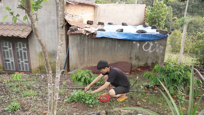 Mái ấm gia đình Việt: Cậu bé ôm giấc mơ chữa bệnh cho cha, báo hiếu ông bà và cô ruột - Ảnh 14.