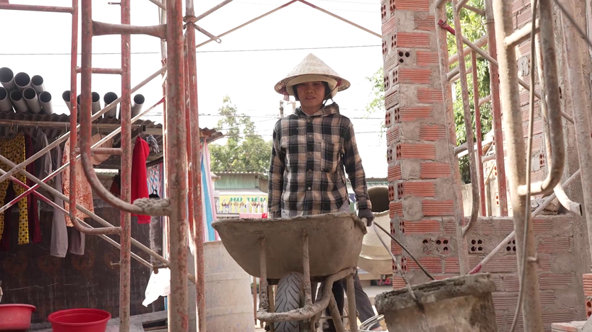 Mái ấm gia đình Việt: Cậu bé ôm giấc mơ chữa bệnh cho cha, báo hiếu ông bà và cô ruột - Ảnh 6.