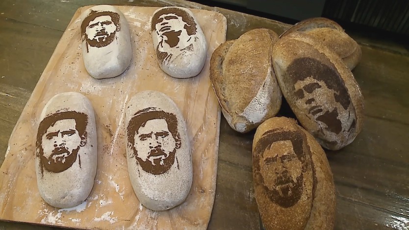 Argentina: Bánh vẽ mặt Maradona và Messi đắt hàng trong mùa World Cup - Ảnh 2.