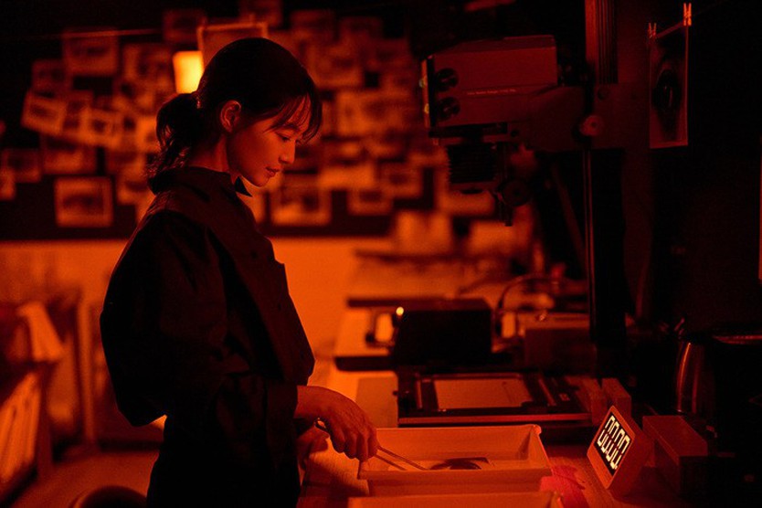 Shin Min-ah gây ấn tượng trong phim giật gân "The Eyes" - Ảnh 5.