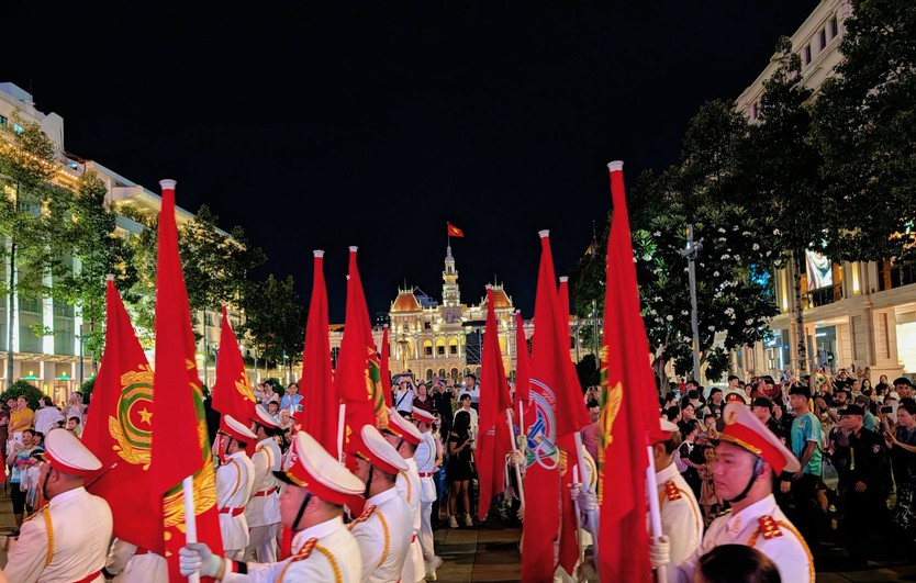Đêm nhạc kèn đặc biệt thu hút đông đảo người dân và du khách tại trung tâm TP. Hồ Chí Minh - Ảnh 5.