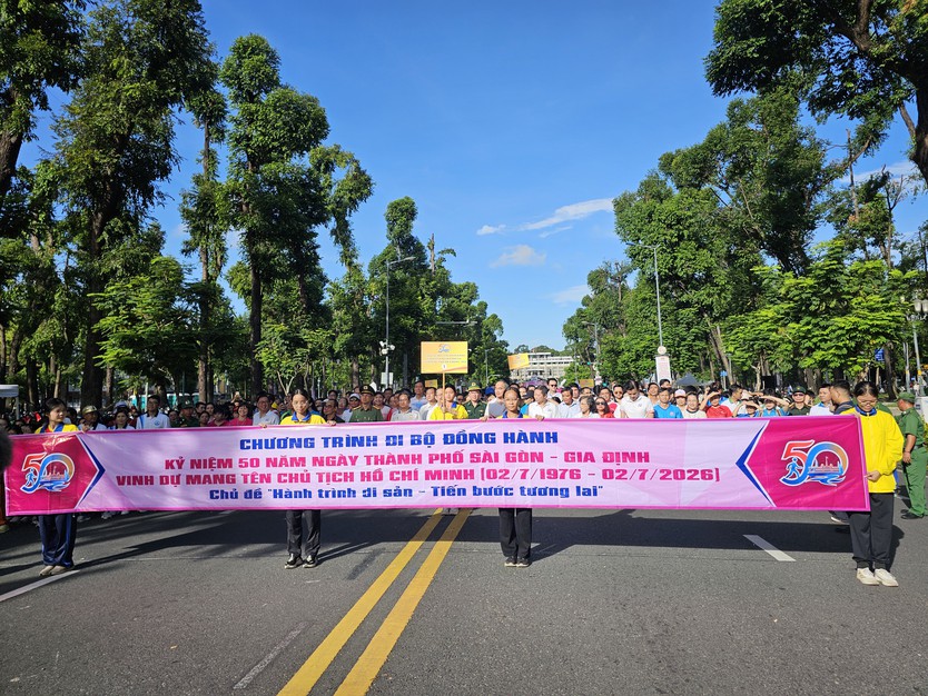 Chương trình đi bộ đồng hành lan tỏa tinh thần "Hành trình di sản - Tiến bước tương lai" - Ảnh 1.
