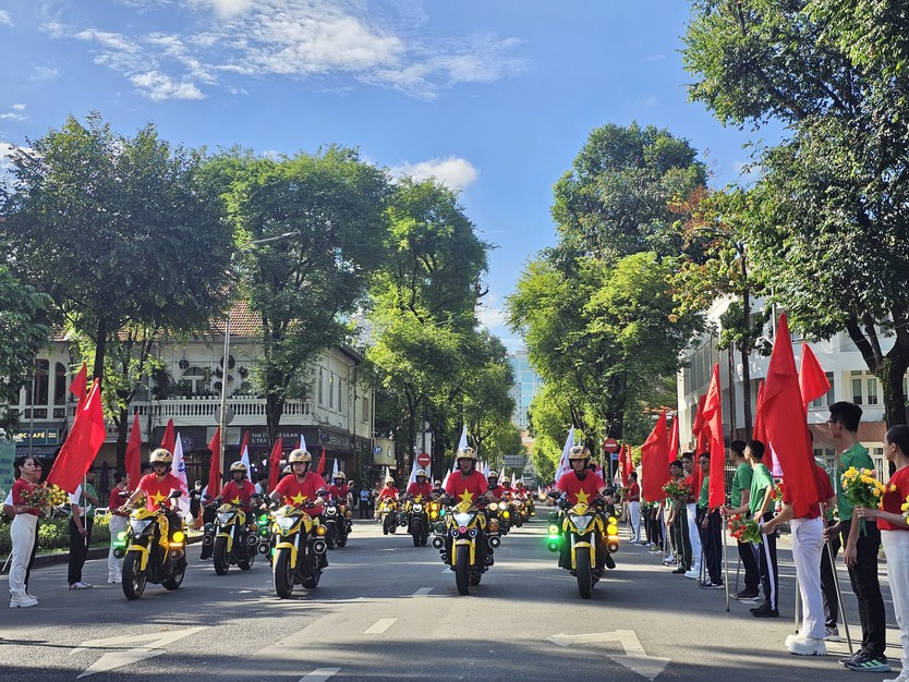 Chương trình đi bộ đồng hành lan tỏa tinh thần "Hành trình di sản - Tiến bước tương lai" - Ảnh 8.