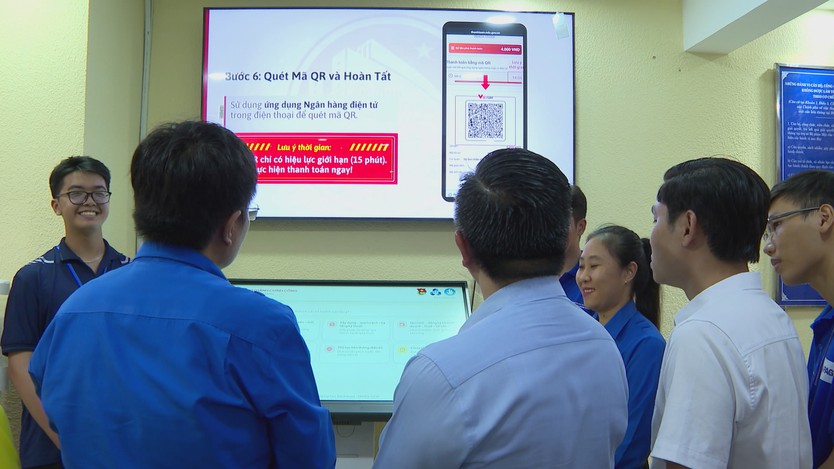 “Mùa hè số” hỗ trợ người dân làm thủ tục trực tuyến - Ảnh 3.
