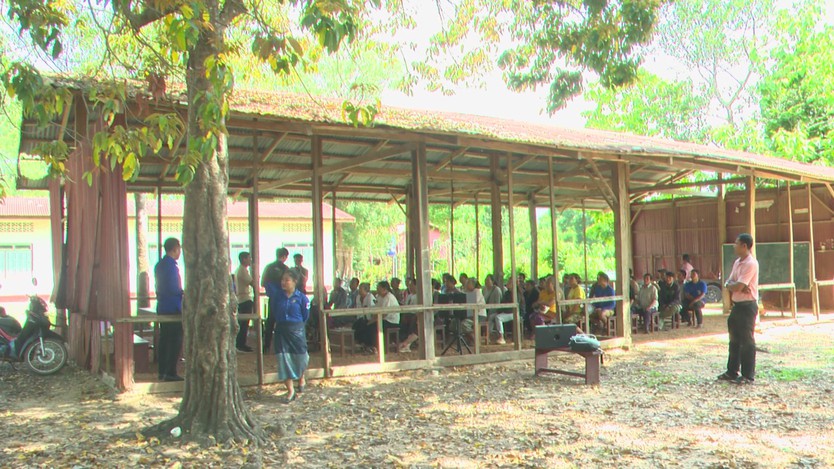 Lớp học nghề kết nối thanh niên Việt Nam - Lào - Ảnh 1.