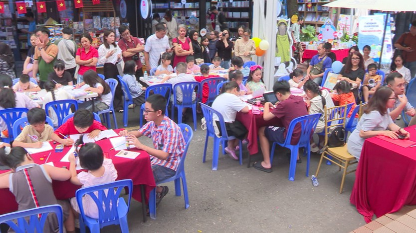 Lan tỏa tình yêu sách, nuôi dưỡng giá trị tốt đẹp cho thế hệ trẻ - Ảnh 3.