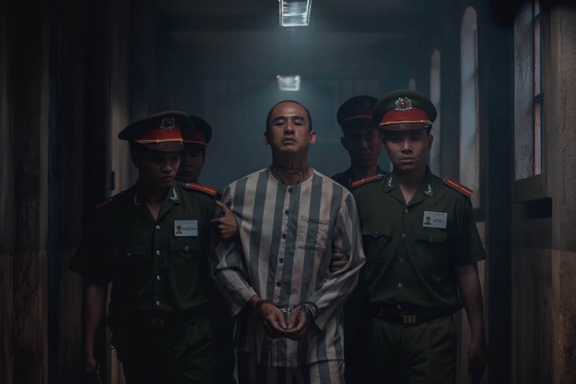 Dàn "nam thần" màn ảnh Việt lột xác trong phim "Trại giam hạnh phúc" - Ảnh 3.