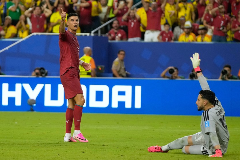 Colombia giữ ngôi đầu bảng K, nắm tay Bồ Đào Nha vào vòng knock-out - Ảnh 8.