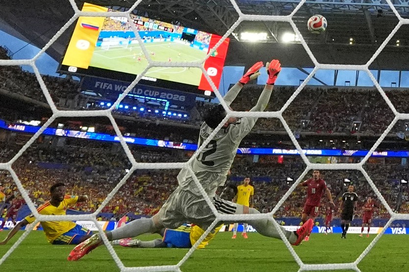 Colombia giữ ngôi đầu bảng K, nắm tay Bồ Đào Nha vào vòng knock-out - Ảnh 2.