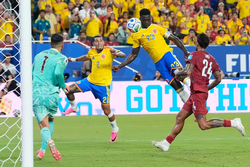 Colombia giữ ngôi đầu bảng K, nắm tay Bồ Đào Nha vào vòng knock-out - Ảnh 5.