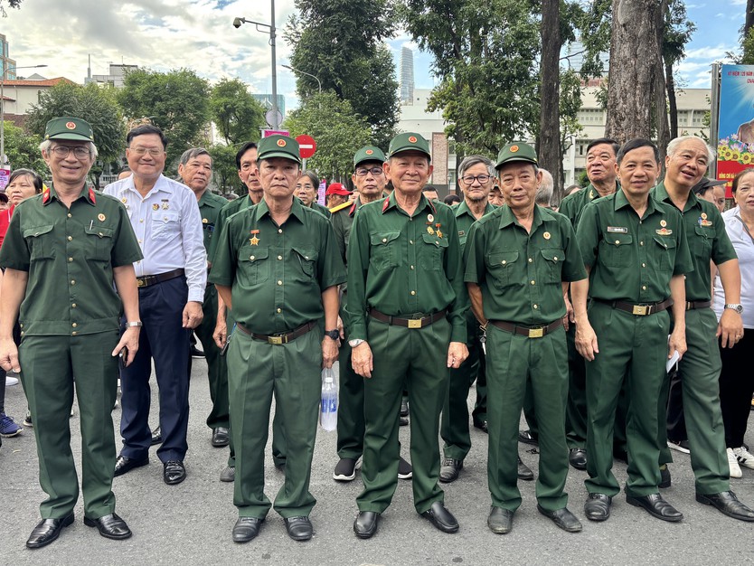 Chương trình đi bộ đồng hành lan tỏa tinh thần "Hành trình di sản - Tiến bước tương lai" - Ảnh 7.