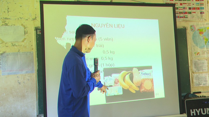 Lớp học nghề kết nối thanh niên Việt Nam - Lào - Ảnh 3.