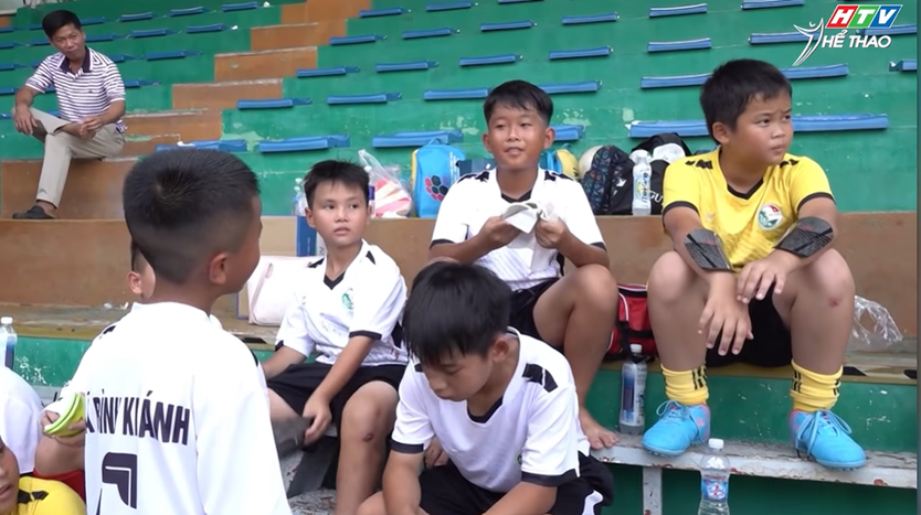 "Ước mơ sân cỏ" - Cúp HTV 2026: Những chia sẻ hồn nhiên về đồng đội - Ảnh 5.