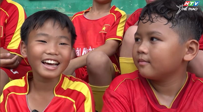 "Ước mơ sân cỏ" - Cúp HTV 2026: Những chia sẻ hồn nhiên về đồng đội - Ảnh 11.