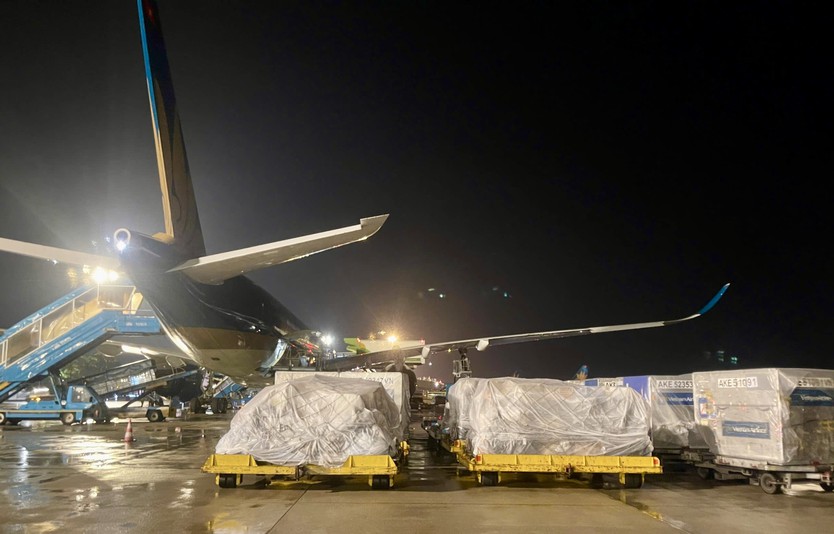 Vietnam Airlines thực hiện chuyến bay đặc biệt đưa lực lượng hỗ trợ và hàng hóa tới Venezuela - Ảnh 3.