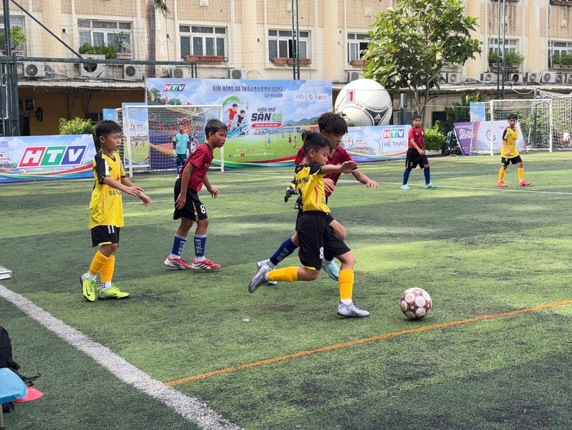 Ước mơ sân cỏ HTV Cup: Khi con biết đứng dậy - Ảnh 2.