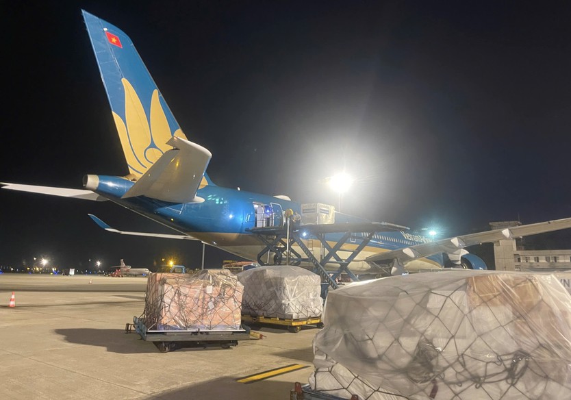 Chuyến bay đặc biệt thứ hai chở 46,8 tấn hàng hỗ trợ của Việt Nam đã cất cánh tới Venezuela - Ảnh 7.