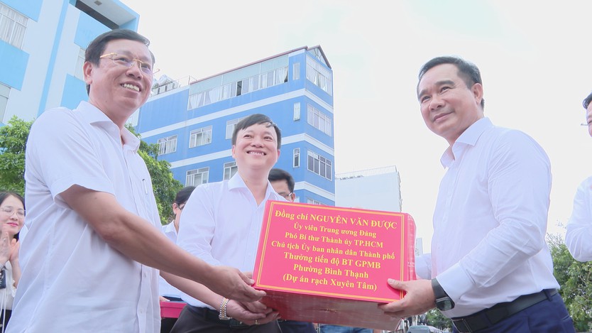 TP. Hồ Chí Minh quyết tâm di dời 40.000 căn nhà ven kênh rạch đến năm 2030 - Ảnh 8.