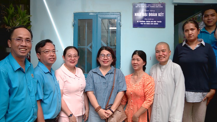 Phường Bình Đông bàn giao nhà Đại đoàn kết, chăm lo hộ dân khó khăn - Ảnh 4.