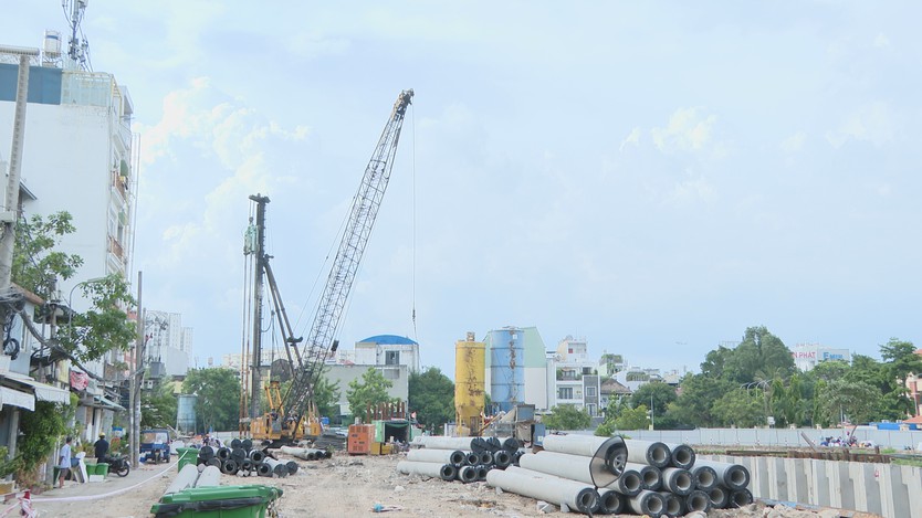 TP. Hồ Chí Minh quyết tâm di dời 40.000 căn nhà ven kênh rạch đến năm 2030 - Ảnh 1.