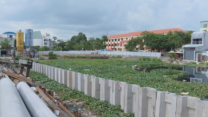 TP. Hồ Chí Minh quyết tâm di dời 40.000 căn nhà ven kênh rạch đến năm 2030 - Ảnh 3.