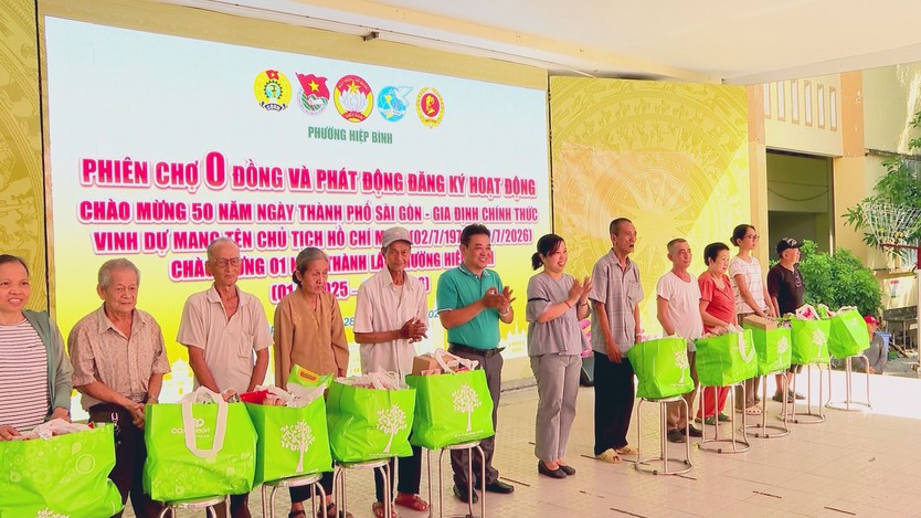 Phường Hiệp Bình tổ chức “Phiên chợ 0 đồng”, lan tỏa tinh thần nghĩa tình vì cộng đồng - Ảnh 3.