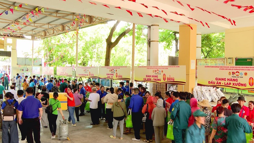 Phường Hiệp Bình tổ chức “Phiên chợ 0 đồng”, lan tỏa tinh thần nghĩa tình vì cộng đồng - Ảnh 4.