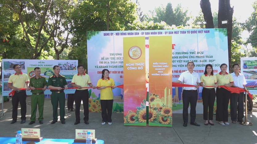 Phường Thủ Đức phát động “Thủ Đức xanh”, ra mắt mascot hoa hướng dương và nhiều công trình vì cộng đồng - Ảnh 1.