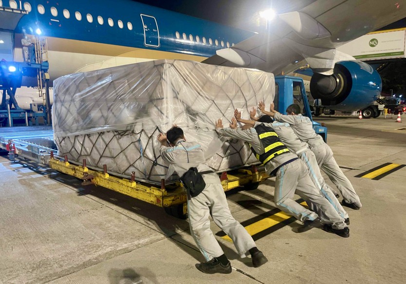 Chuyến bay đặc biệt thứ hai chở 46,8 tấn hàng hỗ trợ của Việt Nam đã cất cánh tới Venezuela - Ảnh 5.