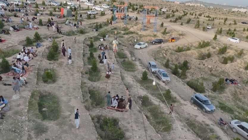Afghanistan: Đạp xe trên không ngắm cảnh thành phố - Ảnh 5.