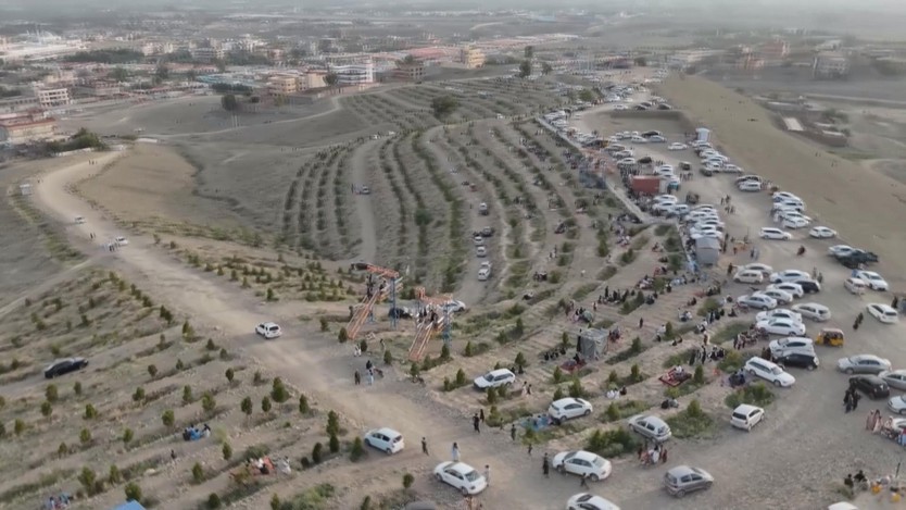 Afghanistan: Đạp xe trên không ngắm cảnh thành phố - Ảnh 4.