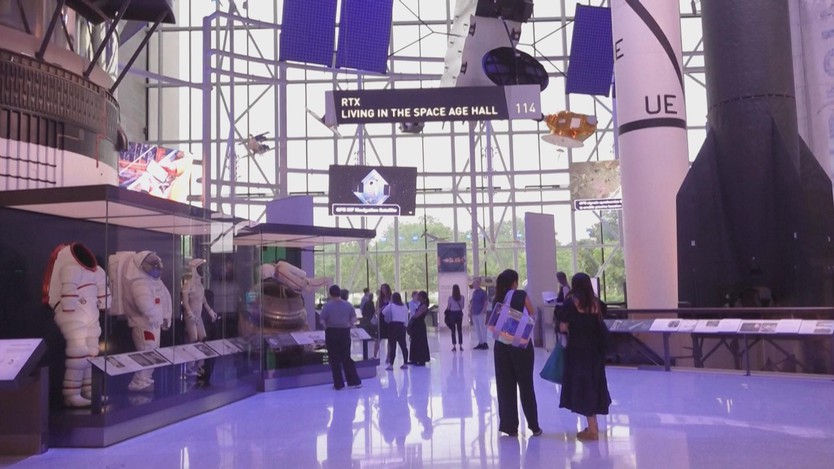 Mỹ: Bảo tàng Smithsonian ra mắt 5 phòng trưng bày về vũ trụ - Ảnh 2.