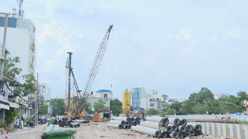 TP. Hồ Chí Minh quyết liệt đẩy nhanh di dời 40.000 căn nhà ven kênh rạch, tăng tốc cải tạo đô thị - Ảnh 1.